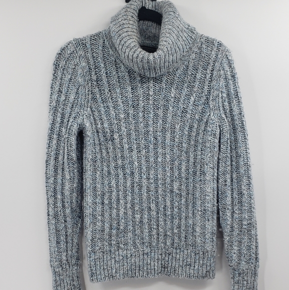 Banana Republic Sweaters - Banana republic Italian yarn turtleneck sweater